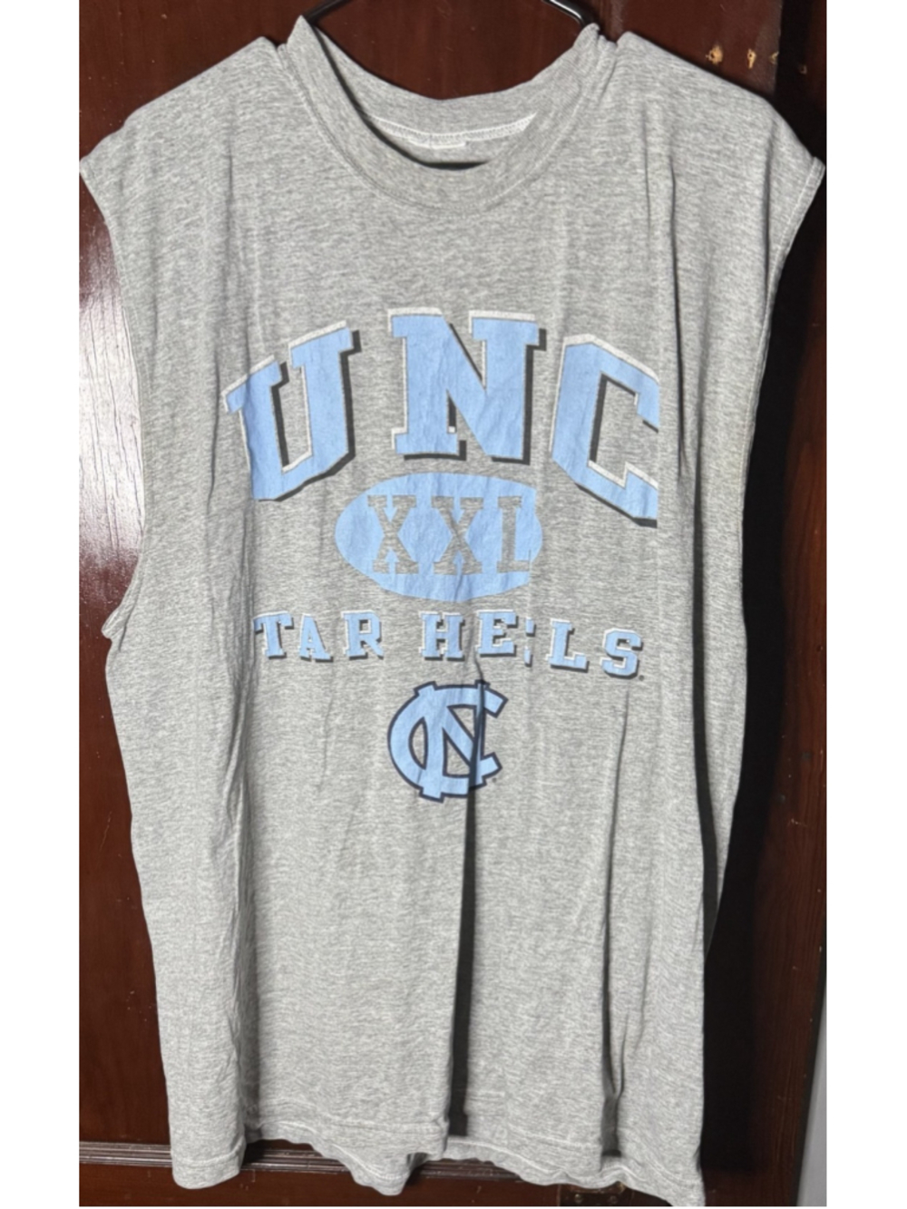 North Carolina Tarheels Sleeveless T-Shirt Men's size XL ? Gray